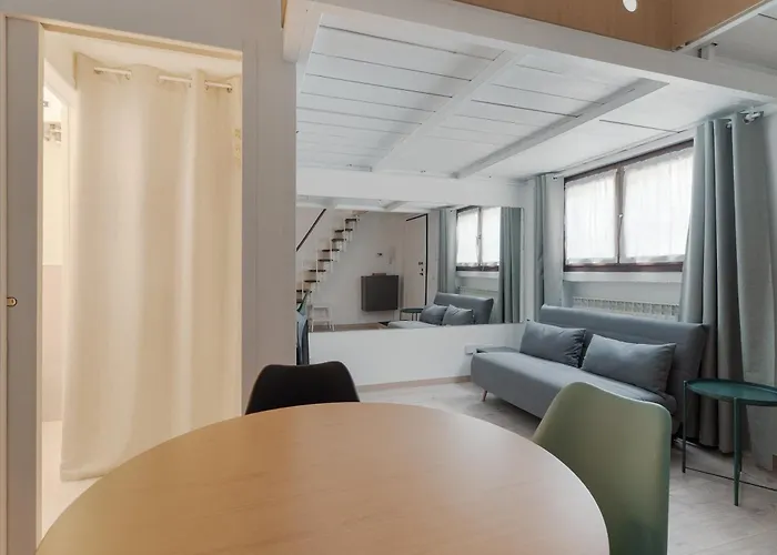 Guesthost - Bright Navigli *