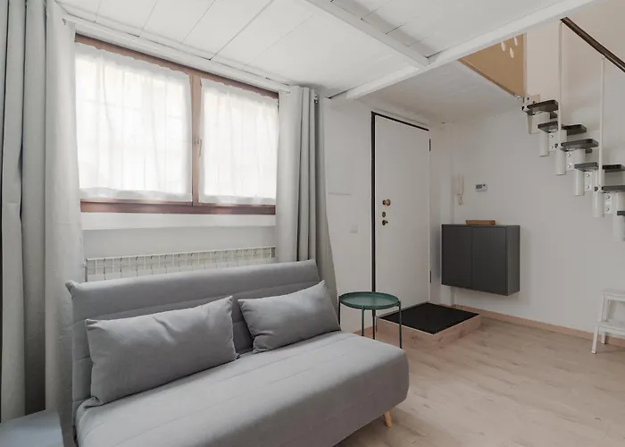 Guesthost - Bright Navigli * Милан