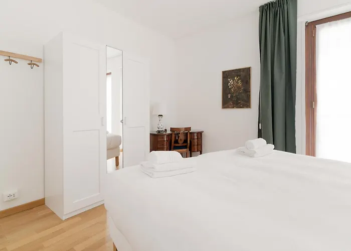 Guesthost - M4 California Bright * Milano