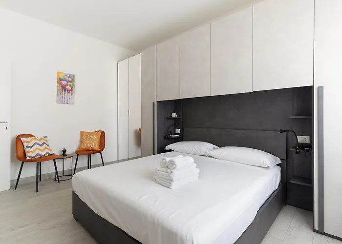 Guesthost - Piazza Tripoli Bright アパート ミラノ