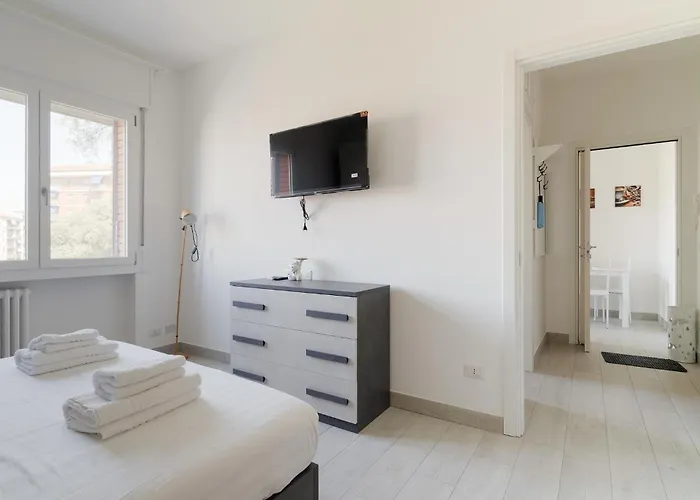 Guesthost - Piazza Tripoli Bright アパート