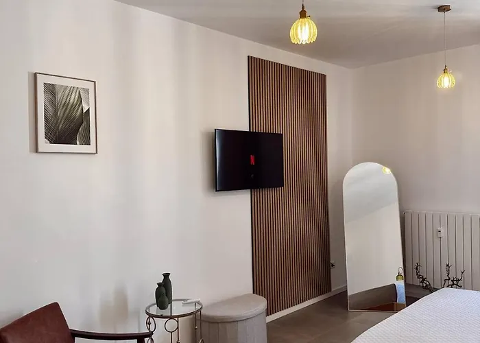 公寓 Charming 2 Bed With Private Baths In Center