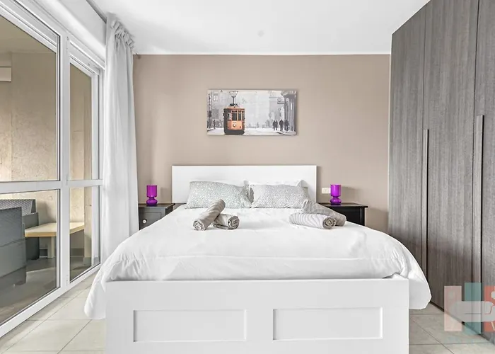 Pe19 - Bright & Modern With Park View - *