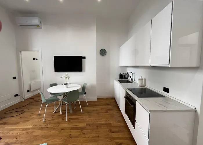 Modern Flat In Isola Milánó