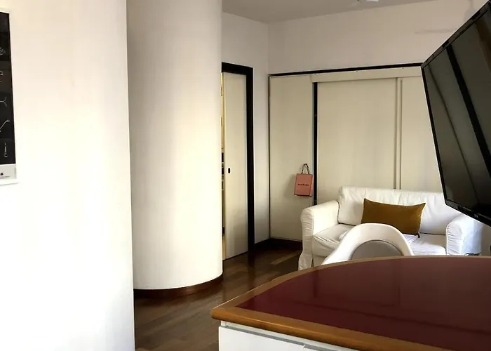 Cozy In Heart Of Isola Apartment Mailand