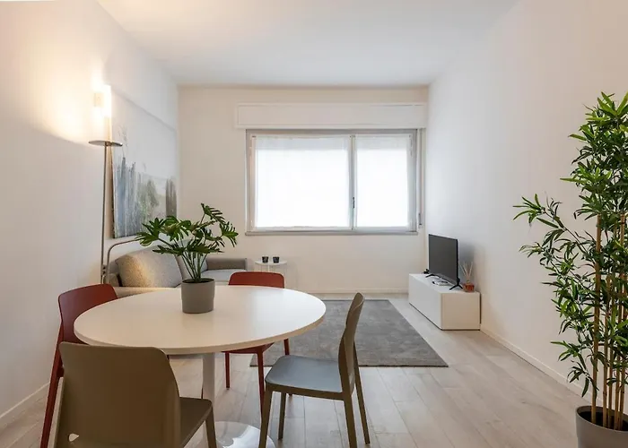 Citylife 6 - Bright Two Bedroom - B Apartment *
