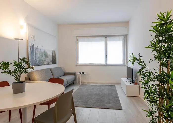 Citylife 6 - Bright Two Bedroom - B *