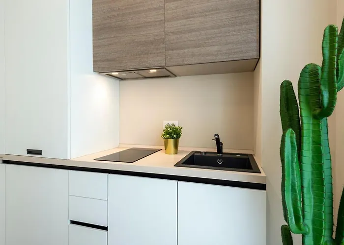 Duomo B - Quiet Two Bedrooms & Bathroom *