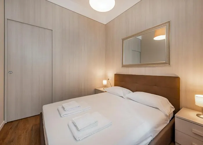 Duomo B - Quiet Two Bedrooms & Bathroom Apartmán *