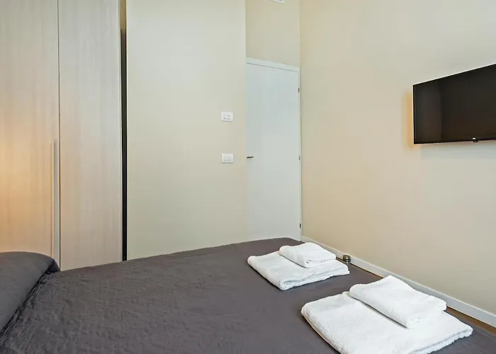 Duomo B - Quiet Two Bedrooms & Bathroom *