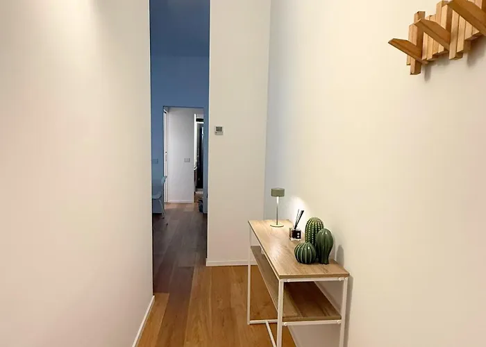 Modern Centre Near San Babila And Duomo Milán