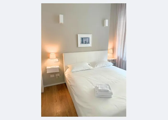 Modern Centre Near San Babila And Duomo Apartamento Milán