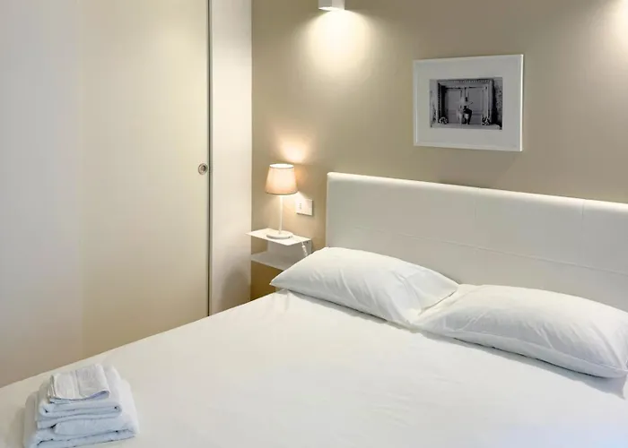 Modern Centre Near San Babila And Duomo Milán