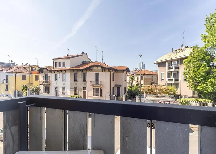 Beautiful Two-room In Maggiolina Milano