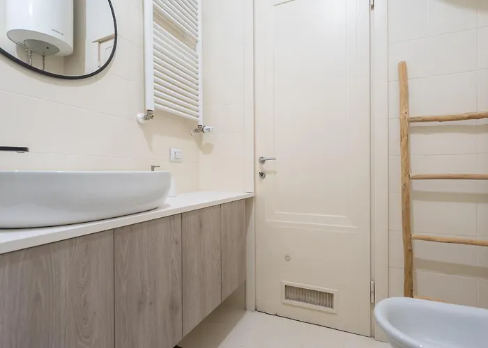 Beautiful Two-room In Maggiolina * Mediolan