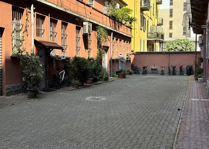 Angolo Verde, Metro Dergano *