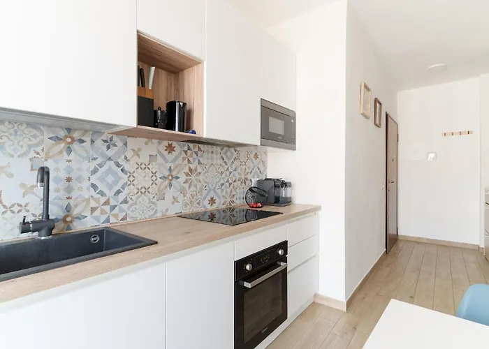 Guesthost - Naviglio Grande Bright Apartment