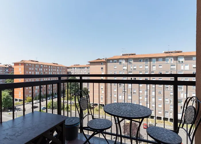 Guesthost - Naviglio Grande Bright Apartment *