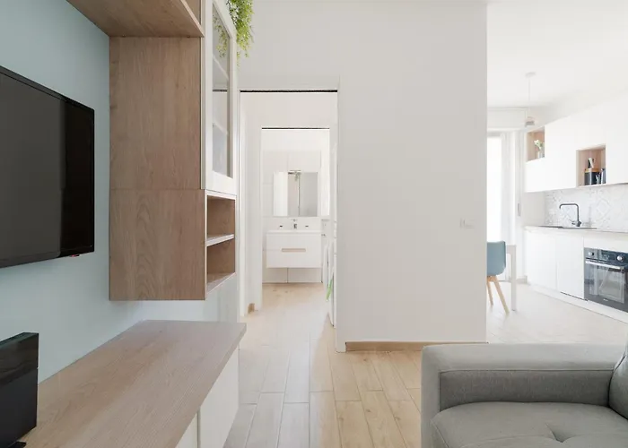 Guesthost - Naviglio Grande Bright Apartment *