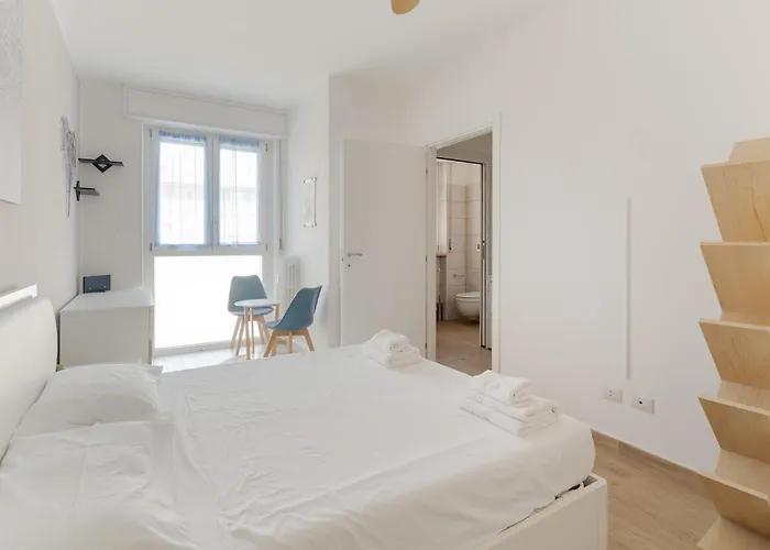 Guesthost - Naviglio Grande Bright Apartment *