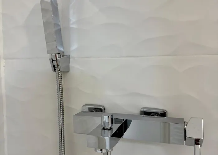 Luro Deluxe - Sismondi 44 *