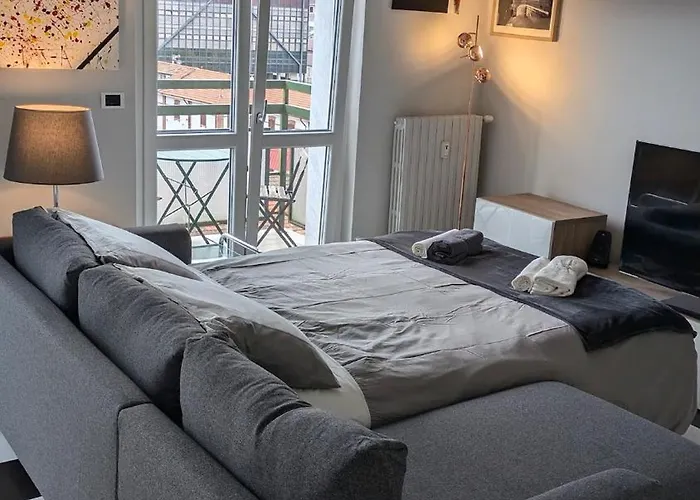 Entire And Charming Flat On Navigli In 아파트