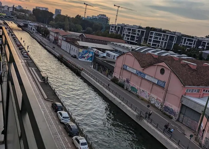 Entire And Charming Flat On Navigli In Mediolan