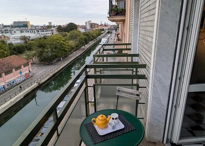 Entire And Charming Flat On Navigli In 밀라노