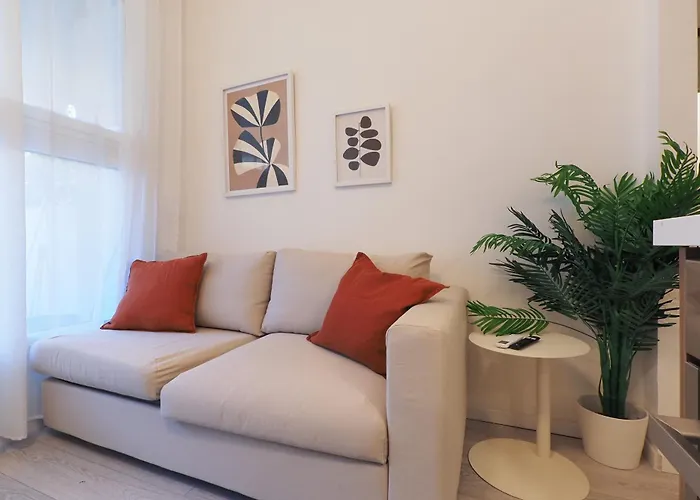 Primo Piano - Rosellini * Milano