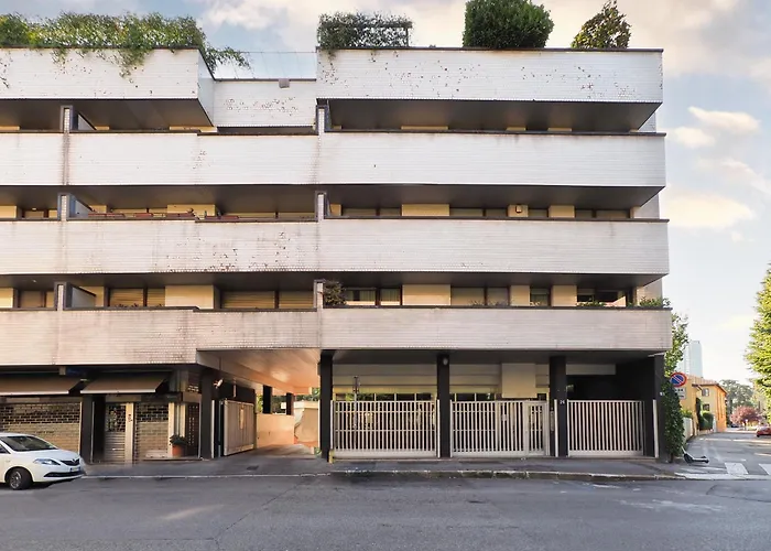 Primo Piano - Rosellini * Milano