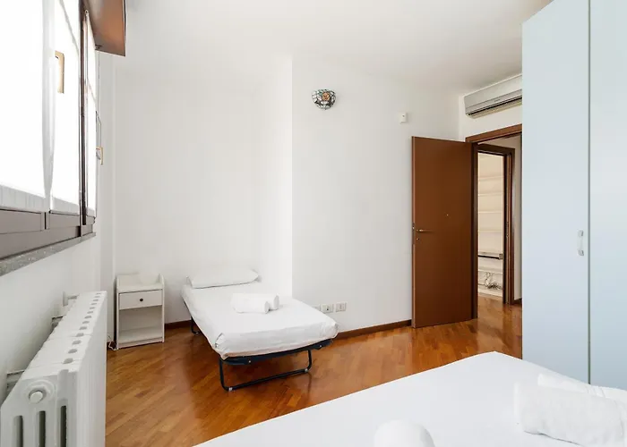 Guesthost - Chiesa Rossa Comfy Apartament Mediolan