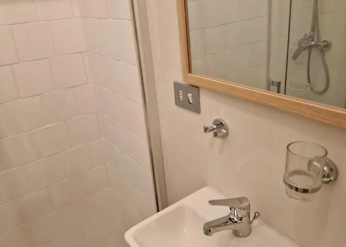 Ampia Stanza Con Bagno Privato E Zona Pranzo Гостевой дом Милан