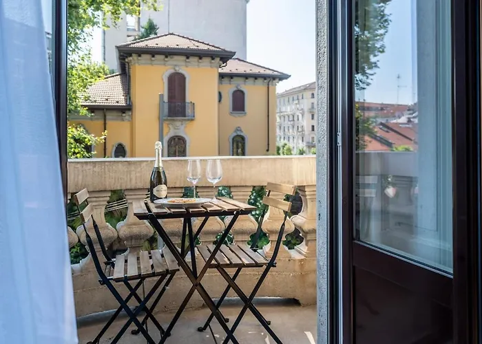 Duomo 7 Min - Historic Luxury 3 Bedrooms With Parking 밀라노