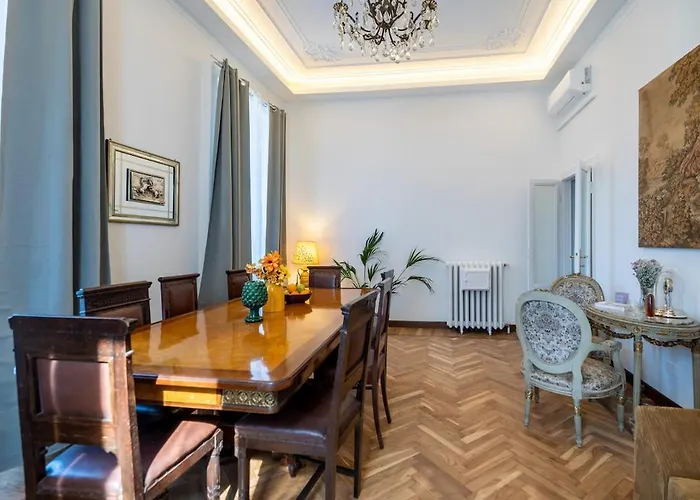 아파트 Duomo 7 Min - Historic Luxury 3 Bedrooms With Parking 밀라노