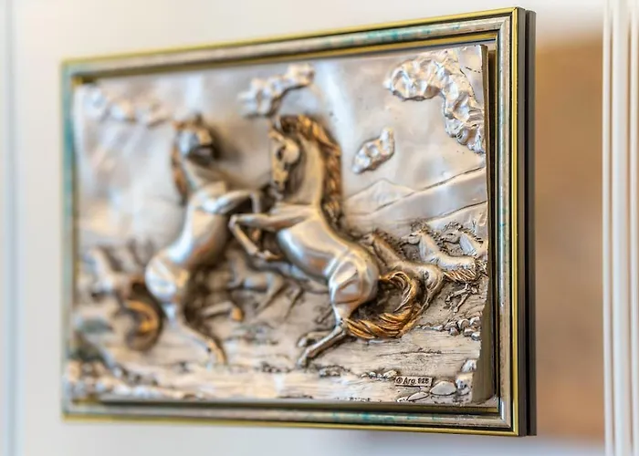 Duomo 7 Min - Historic Luxury 3 Bedrooms With Parking 아파트