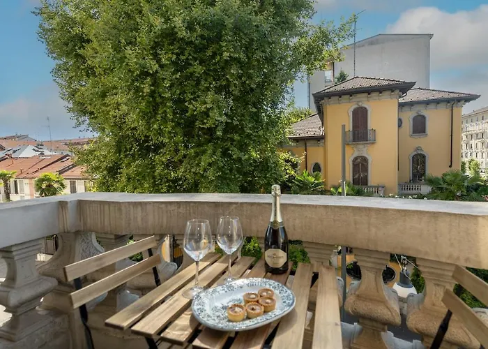 Duomo 7 Min - Historic Luxury 3 Bedrooms With Parking 밀라노