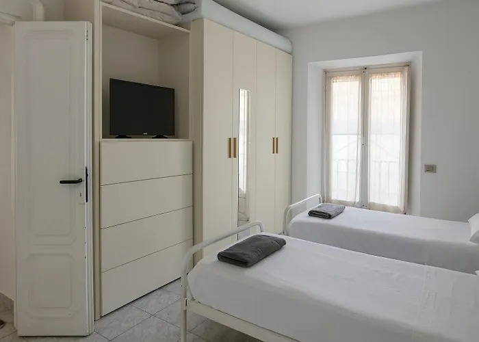 Freedhome - Nightlife *