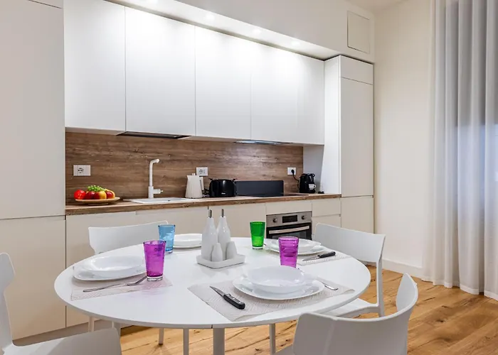 Porta Venezia Bilocale Moderno Apartment