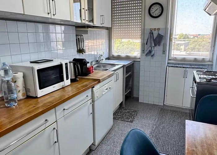 Difronte A San Siro * Milano