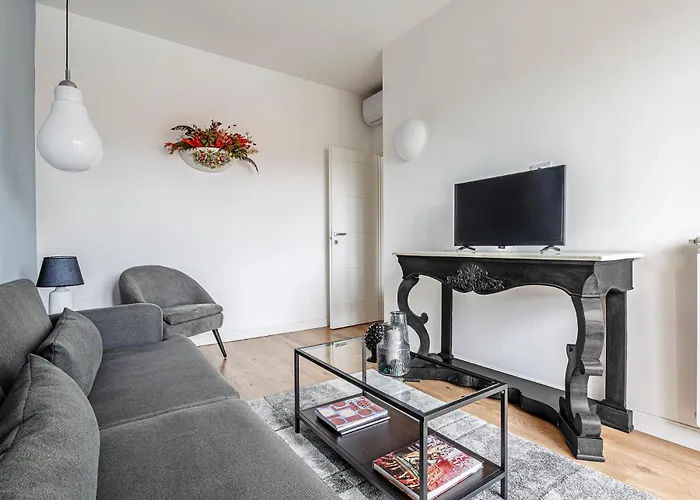 Luminoso Trilocale In Porta Garibaldi * 밀라노