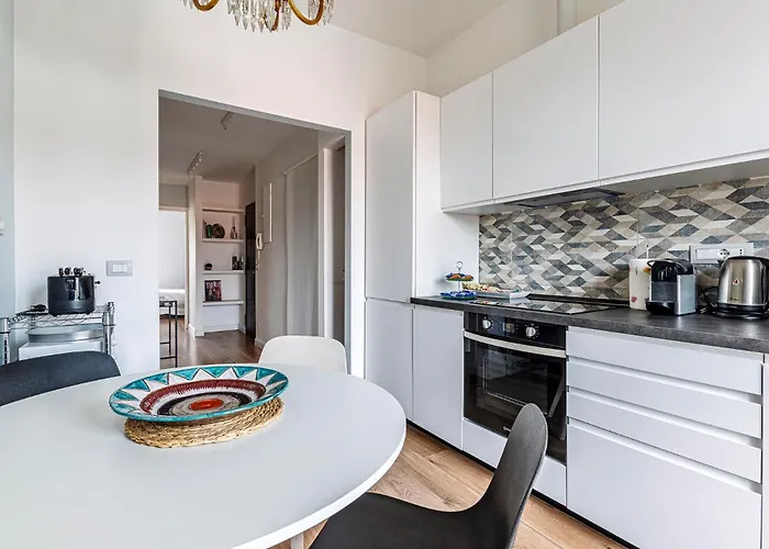 아파트 Luminoso Trilocale In Porta Garibaldi *