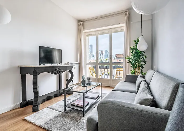 아파트 Luminoso Trilocale In Porta Garibaldi *