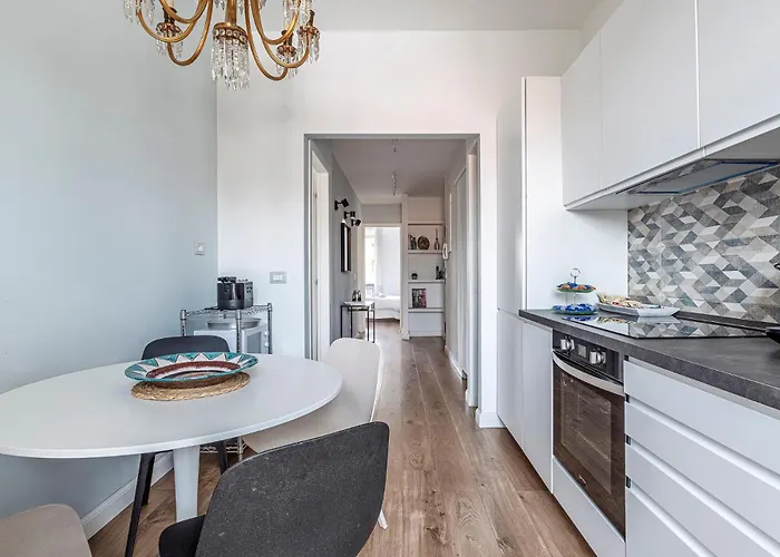 Luminoso Trilocale In Porta Garibaldi