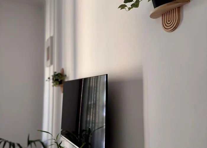 Three Bedroom In The Centre Of The *