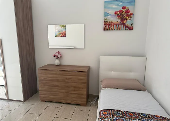 Station Bliss Apartment