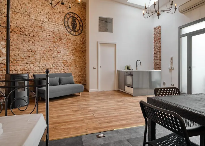 - Loft Industrial Chic アパート