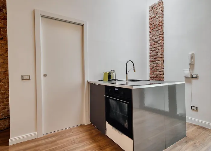 - Loft Industrial Chic アパート