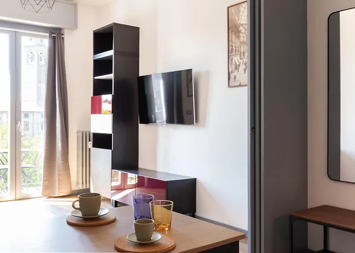 Parcheggio Privato E Casa Moderna Con Vista Storica Milano