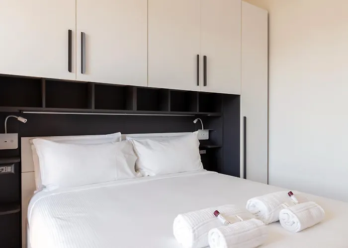 Parcheggio Privato E Casa Moderna Con Vista Storica