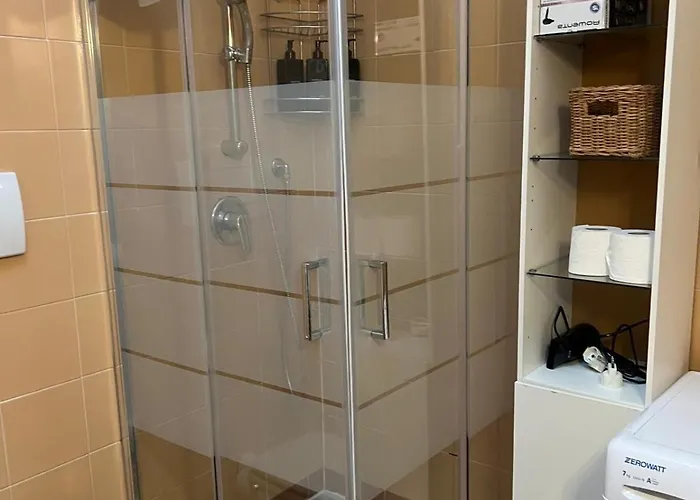 Attico Con Balcone In Centro A Isola Apartmán